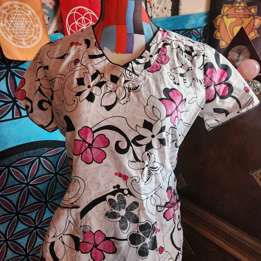 XS Scrub top